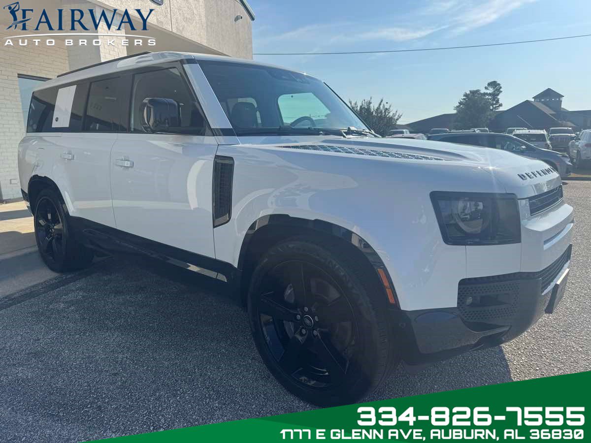 Used 2024 Land Rover Defender 130 X-Dynamic SE image 4