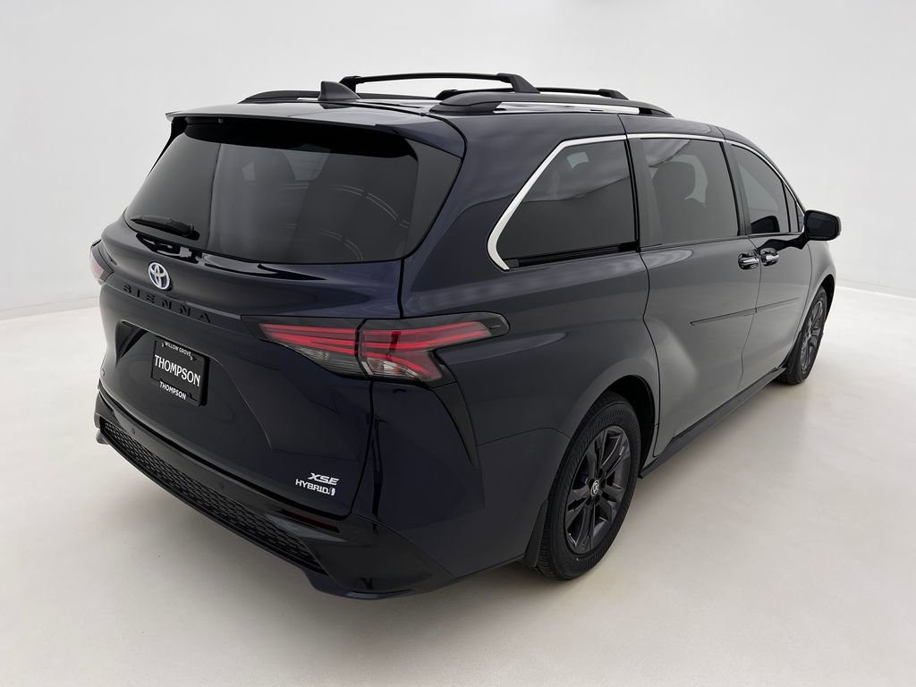 Used 2024 Toyota Sienna XSE w/ XSE Plus Package image 11