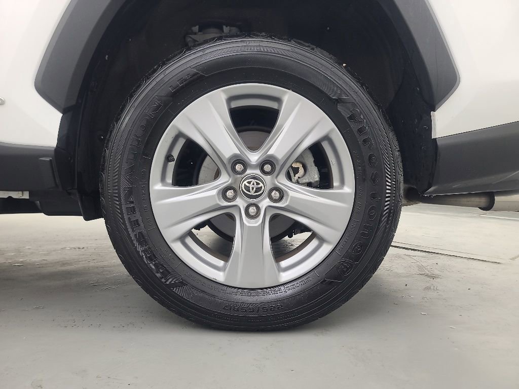 Used 2025 Toyota RAV4 XLE AWD/4WD image 11