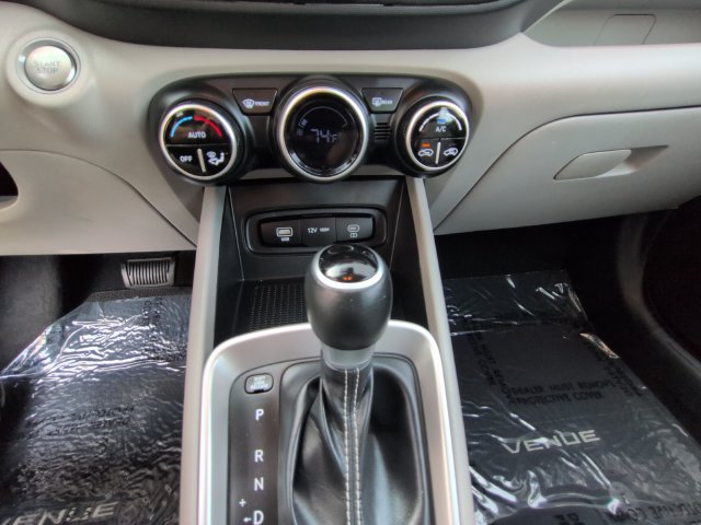 Used 2024 Hyundai Venue SEL FWD image 21