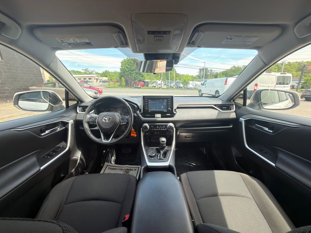 Used 2020 Toyota RAV4 LE AWD/4WD image 17