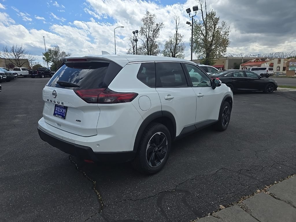 Used 2025 Nissan Rogue SV AWD/4WD image 5