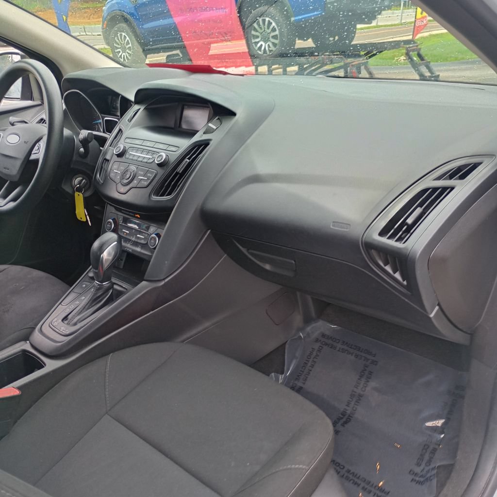 Used 2018 Ford Focus SE w/ SE Appearance Package FWD image 21