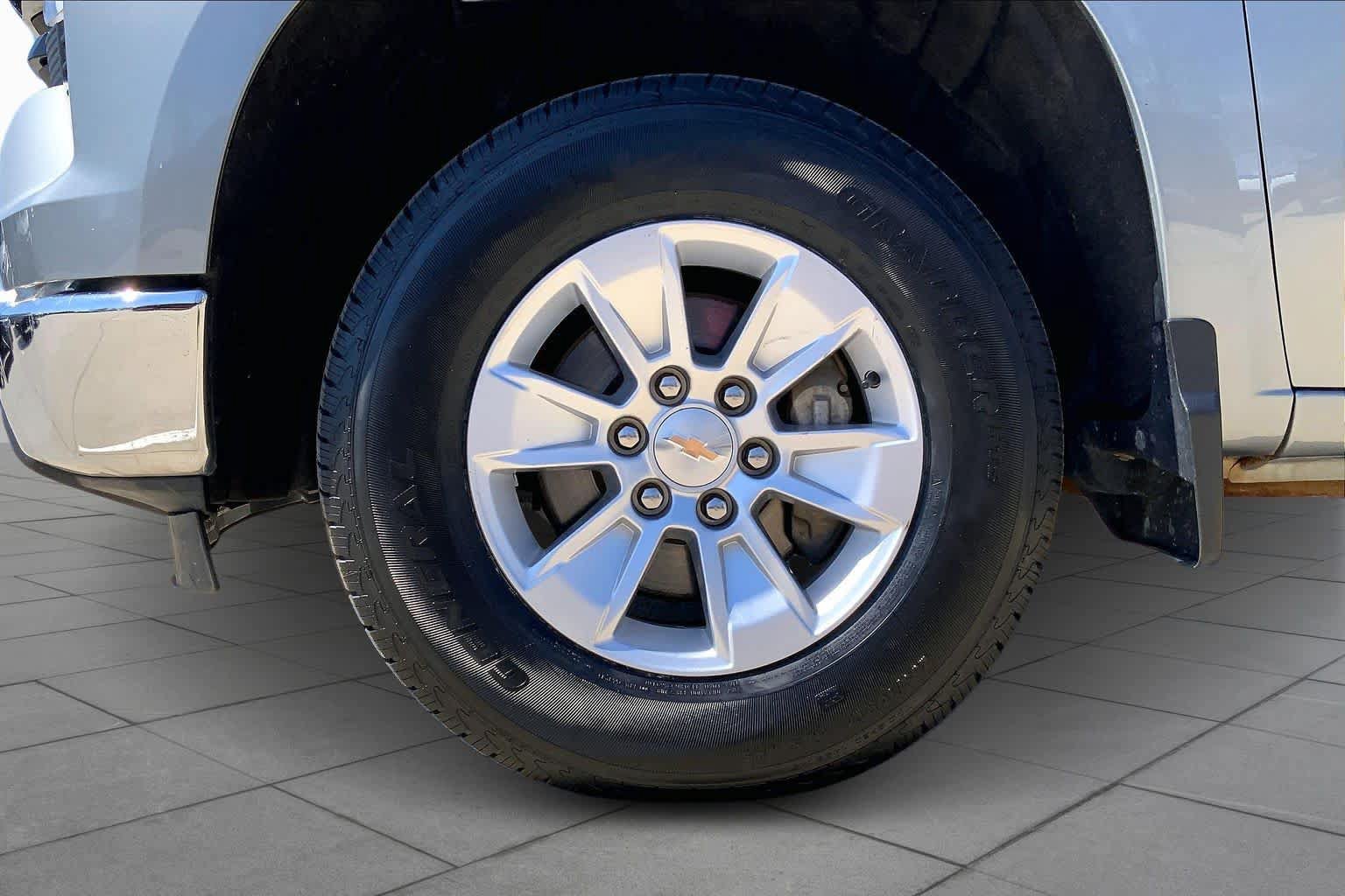 Used 2025 Chevrolet Silverado 1500 LT AWD/4WD image 19