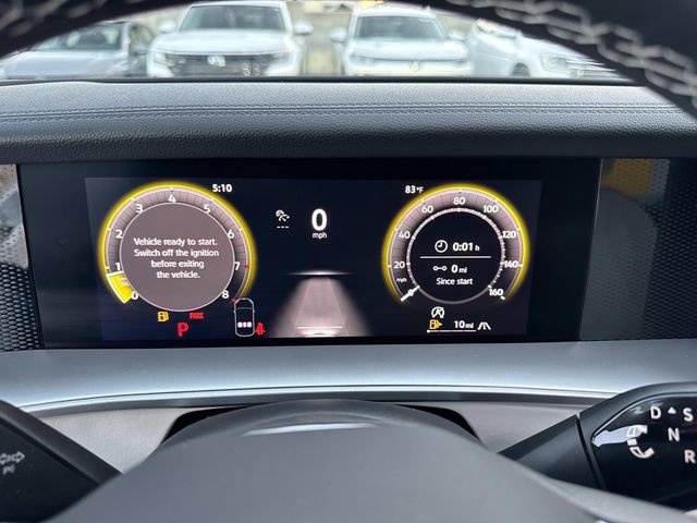 Used 2025 Volkswagen Tiguan SE w/ Panoramic Sunroof Package image 19