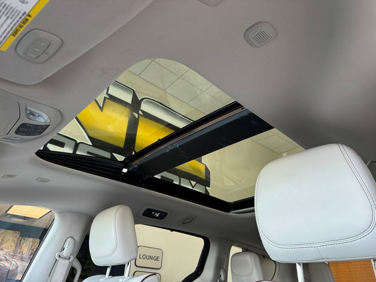 Used 2019 Chrysler Pacifica Limited image 41