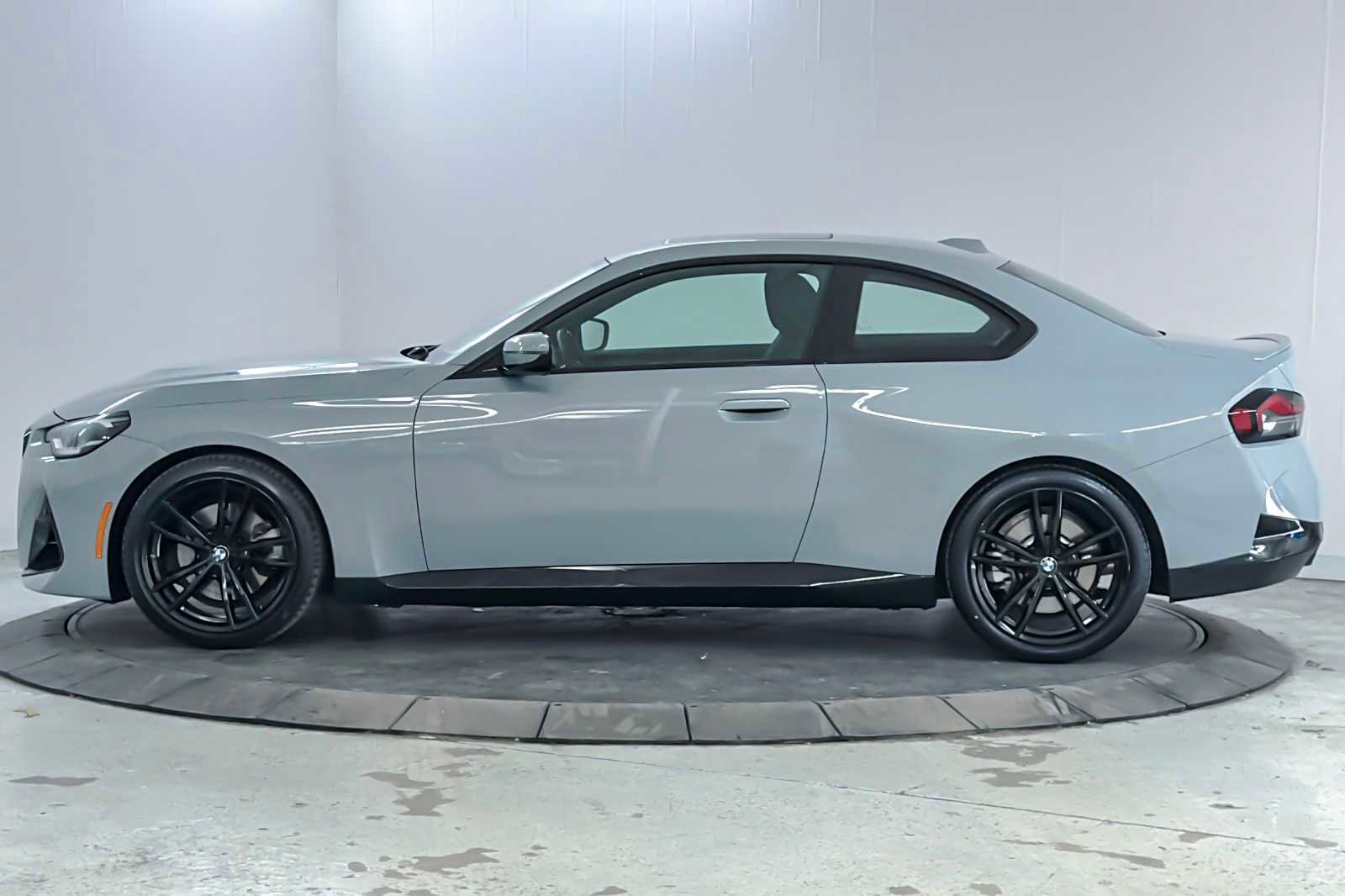 Used 2023 BMW 230i Coupe w/ M Sport Package image 5