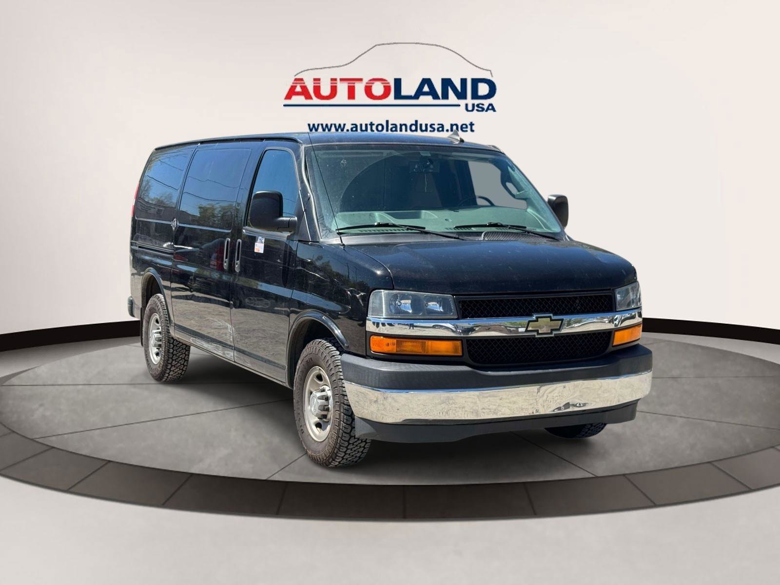 Used 2017 Chevrolet Express 2500 RWD image 2