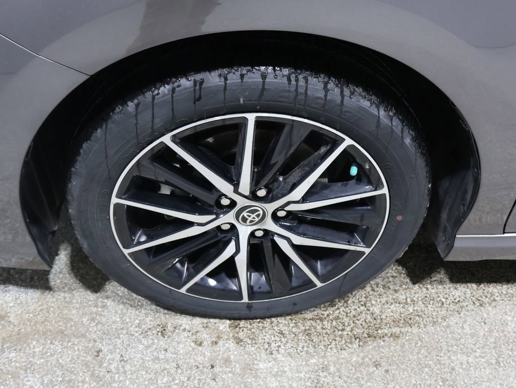 Used 2023 Toyota Camry SE image 9