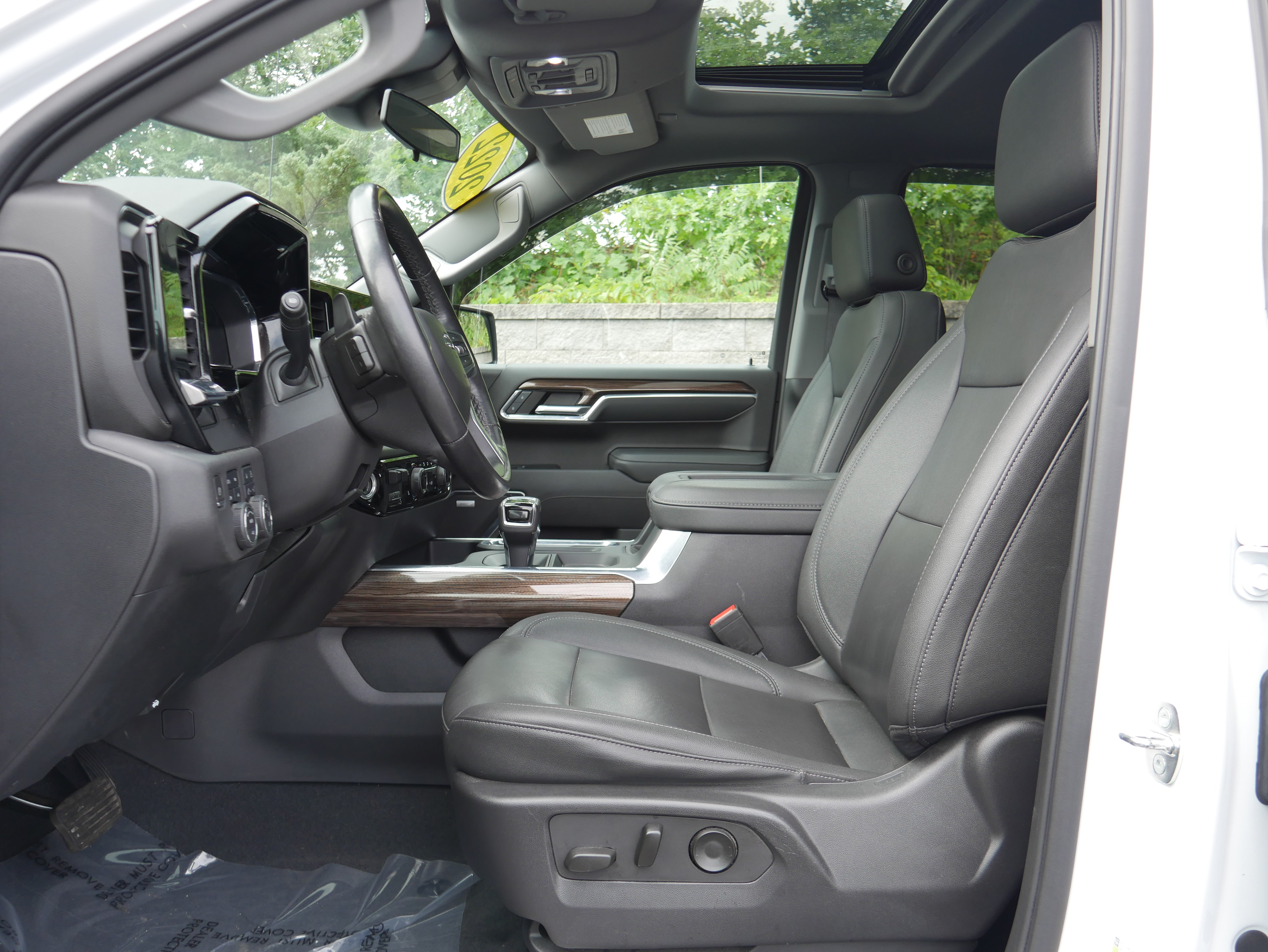 Certified 2022 Chevrolet Silverado 1500 LT Trail Boss w/ LT Trail Boss Premium Package AWD/4WD image 14