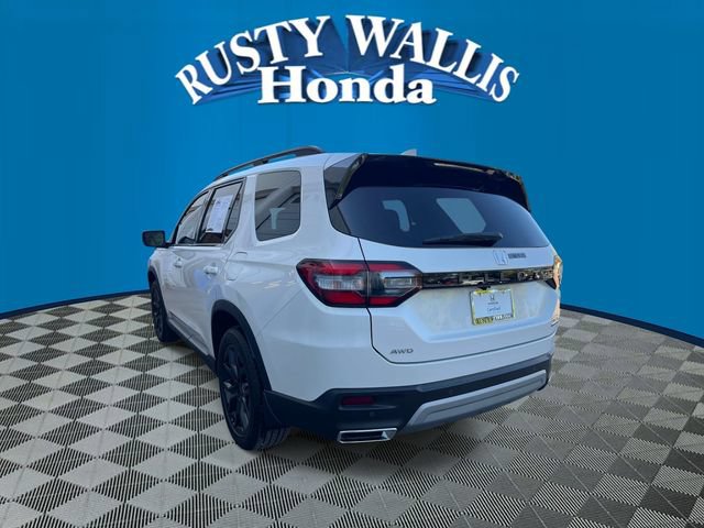 Certified 2025 Honda Pilot Touring image 2