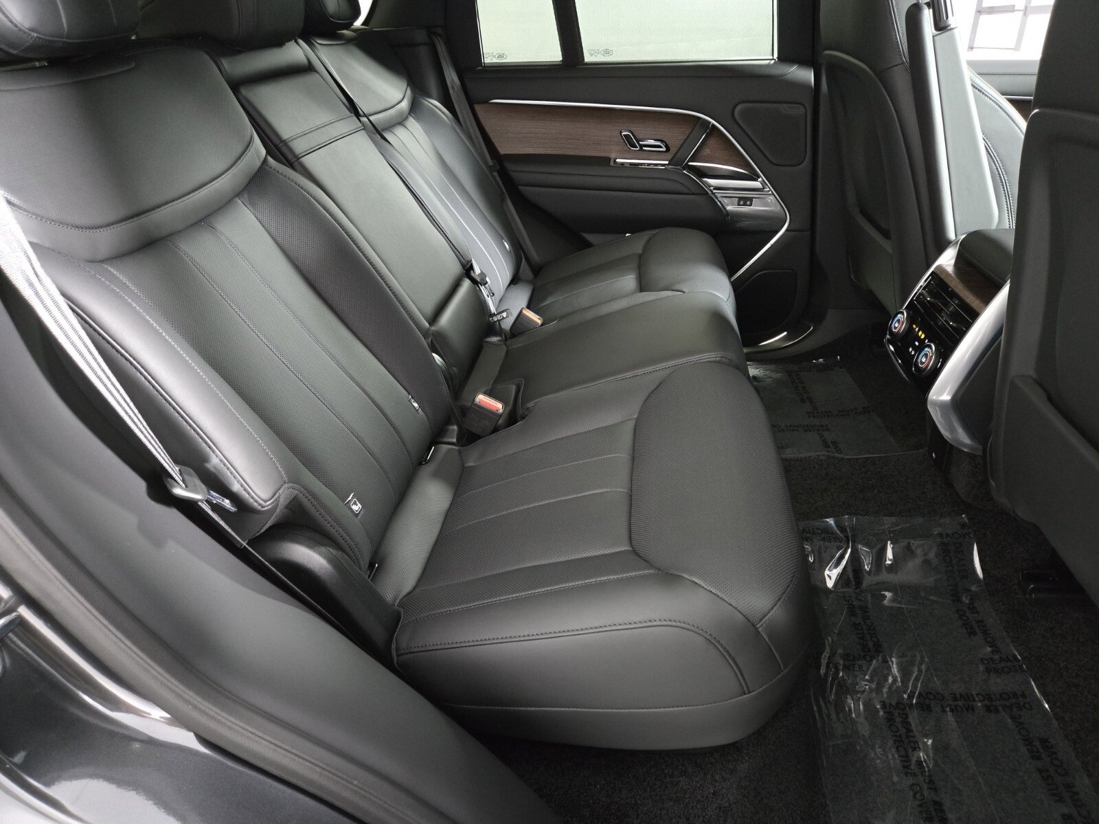 New 2025 Land Rover Range Rover SE image 17