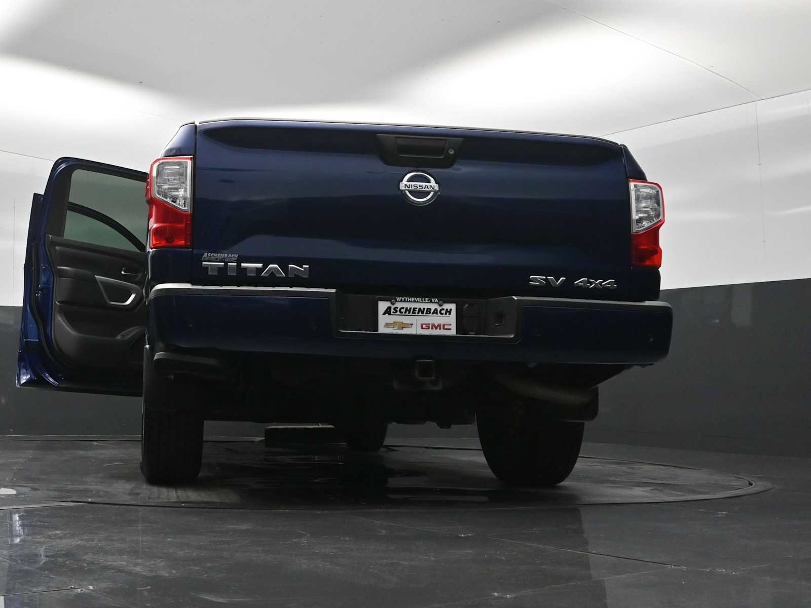 Used 2021 Nissan Titan SV w/ Accessory Utility Package AWD/4WD image 39