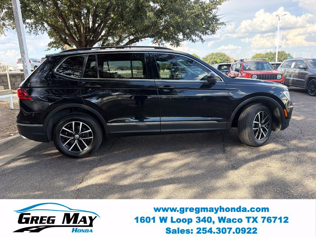 Used 2021 Volkswagen Tiguan SE w/ Panoramic Sunroof Package FWD image 2
