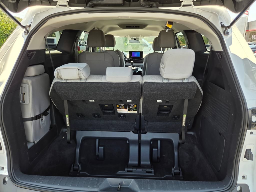Certified 2025 Toyota Sienna LE FWD image 12