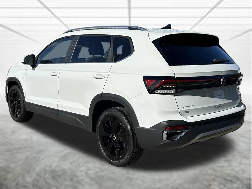 New 2026 Volkswagen Taos SE FWD image 3