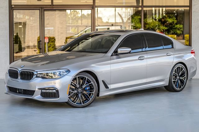 Used 2018 BMW 540i w/ M Sport Package RWD image 2
