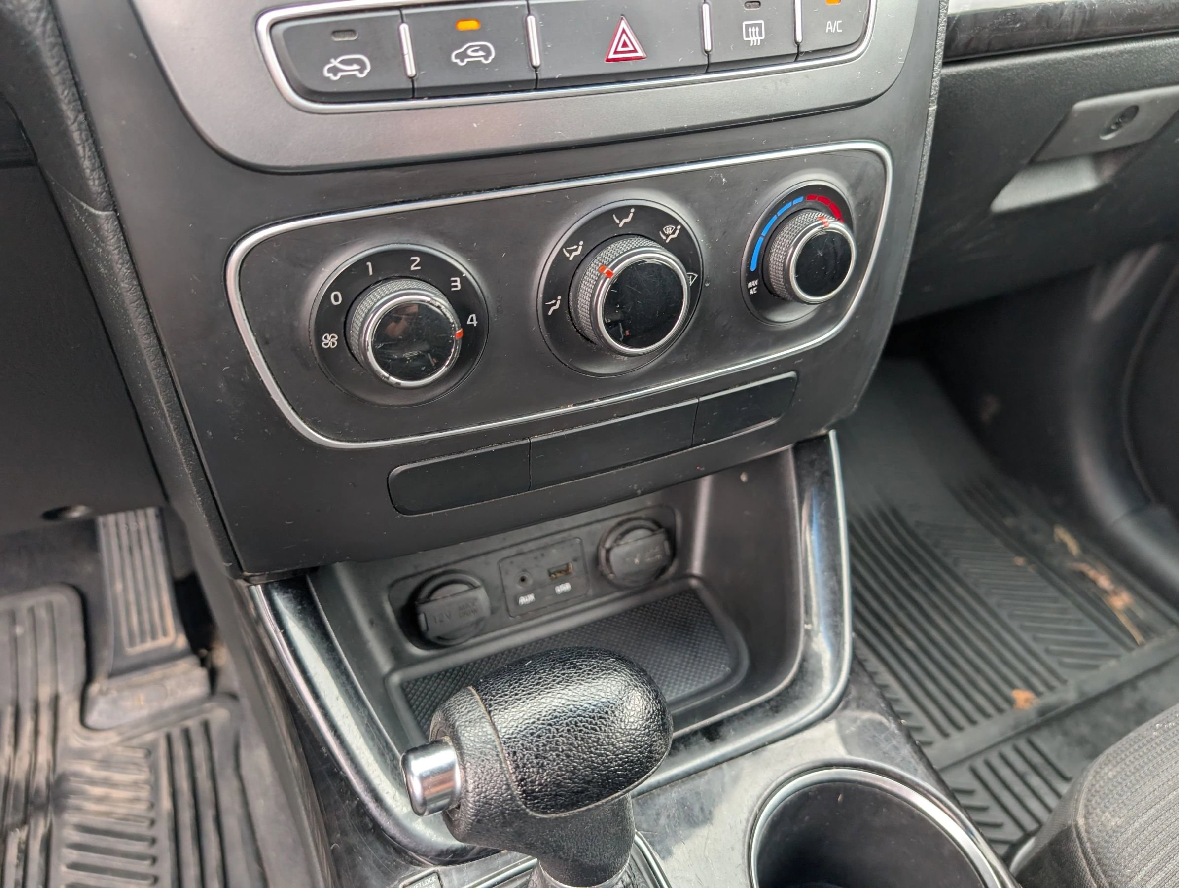 Used 2015 Kia Sorento LX image 15
