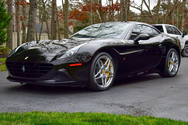 Used 2016 Ferrari California T RWD image 22