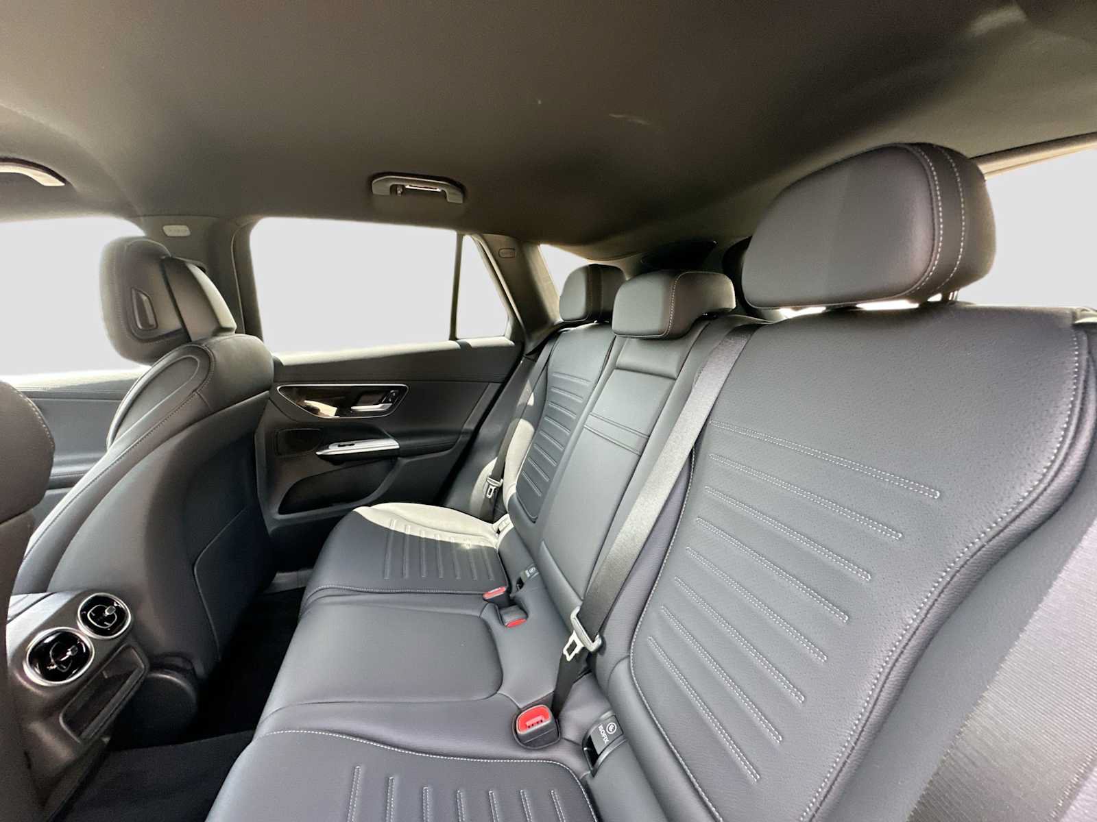 Used 2025 Mercedes-Benz GLC 300 4MATIC w/ AMG Line image 24
