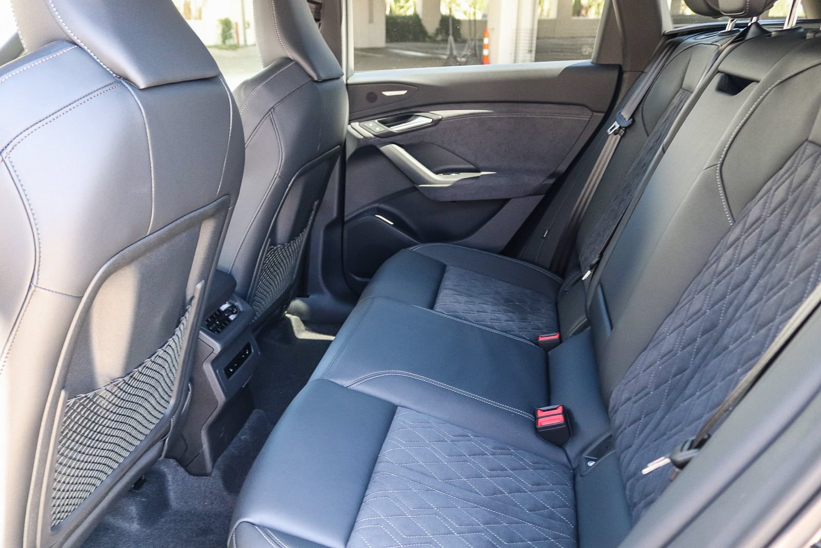 New 2027 Audi SQ6 e-tron Prestige AWD/4WD image 17