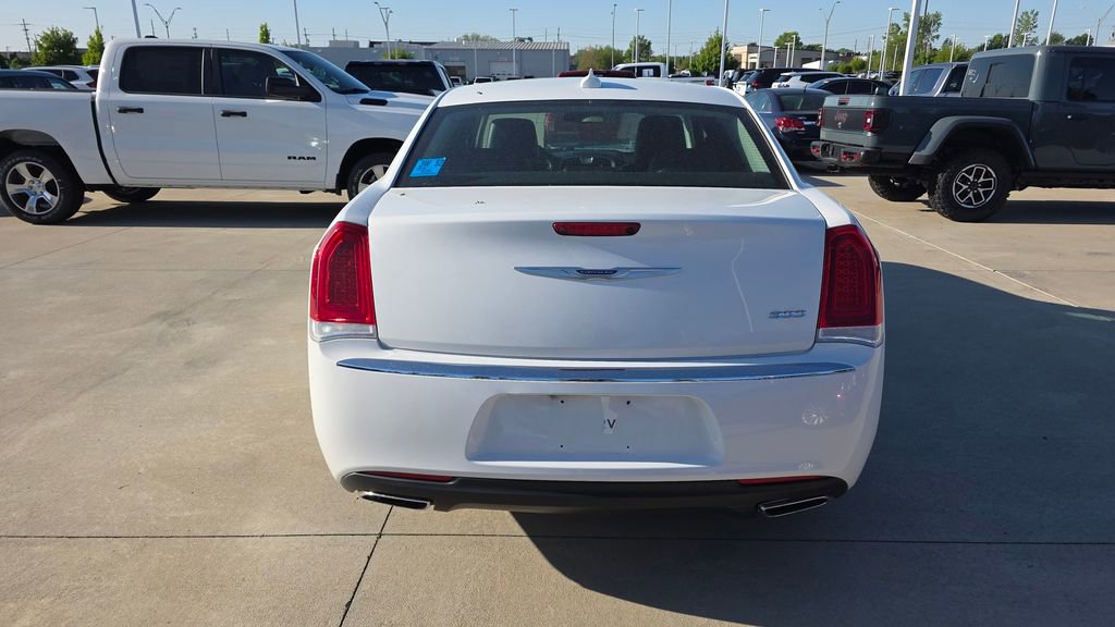 Used 2019 Chrysler 300 Touring w/ Quick Order Package 2EF image 4