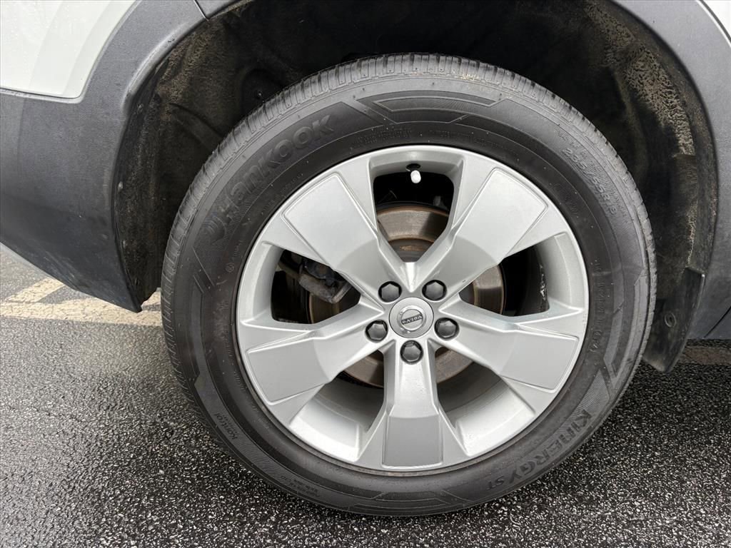 Used 2020 Volvo XC40 T5 Momentum image 25