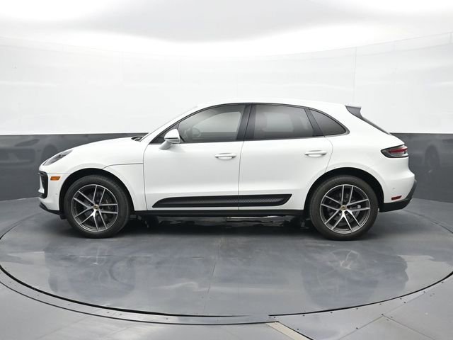 Certified 2023 Porsche Macan image 2