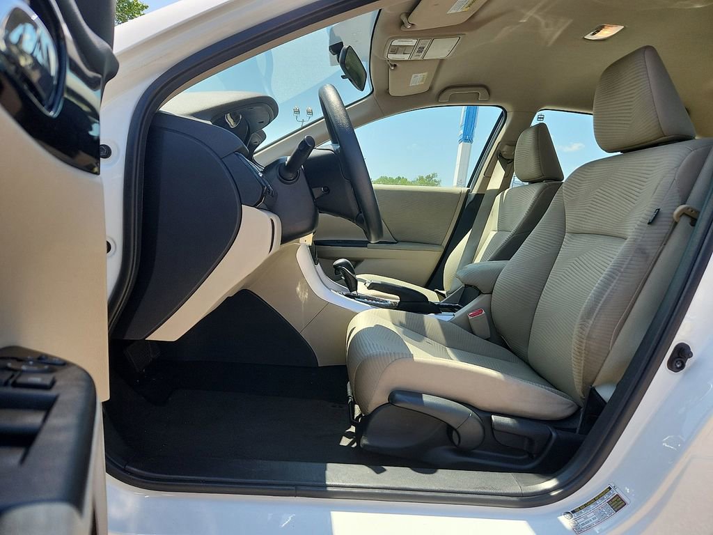 Used 2017 Honda Accord LX image 9