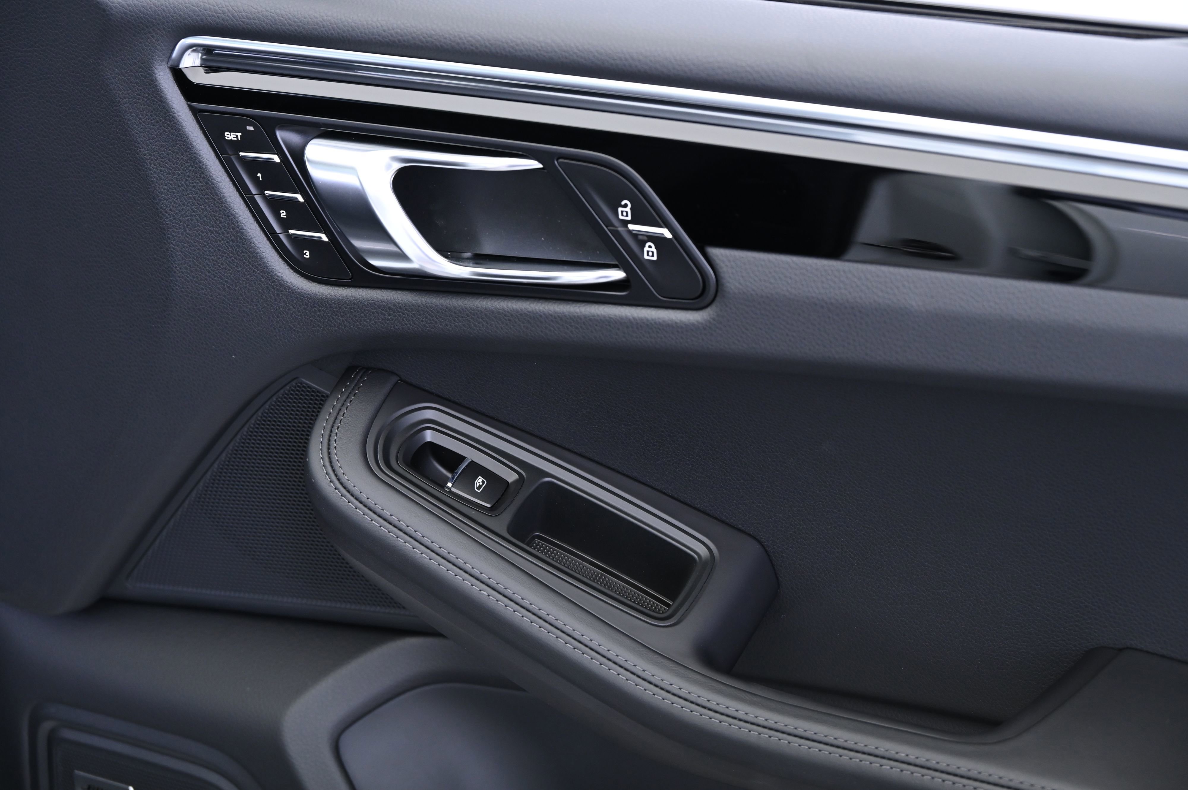 Certified 2025 Porsche Macan image 26