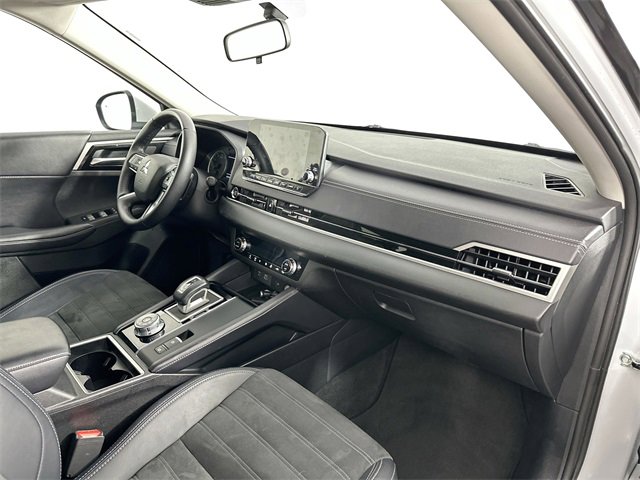 Used 2024 Mitsubishi Outlander SE image 29