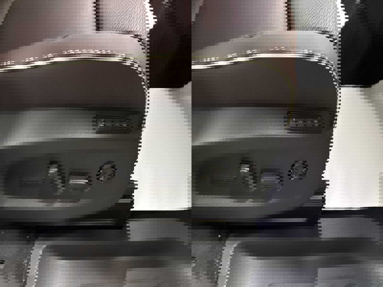 New 2025 Volkswagen ID. Buzz Pro S image 40