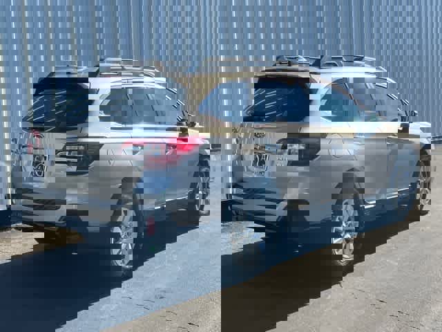 Used 2019 Subaru Outback 2.5i Premium w/ Popular Package #2 AWD/4WD image 6