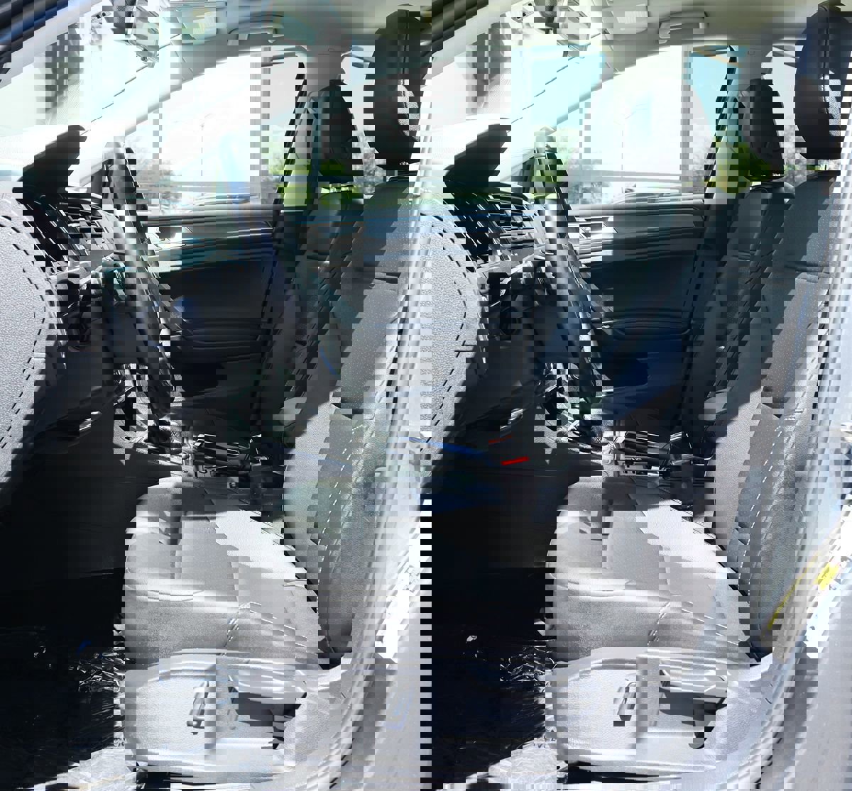 Used 2018 Volkswagen Golf SE image 38