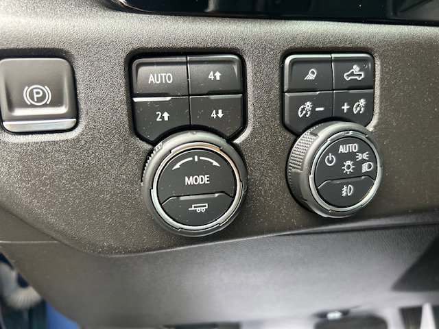 Used 2024 Chevrolet Silverado 2500 ZR2 w/ Technology Package image 21