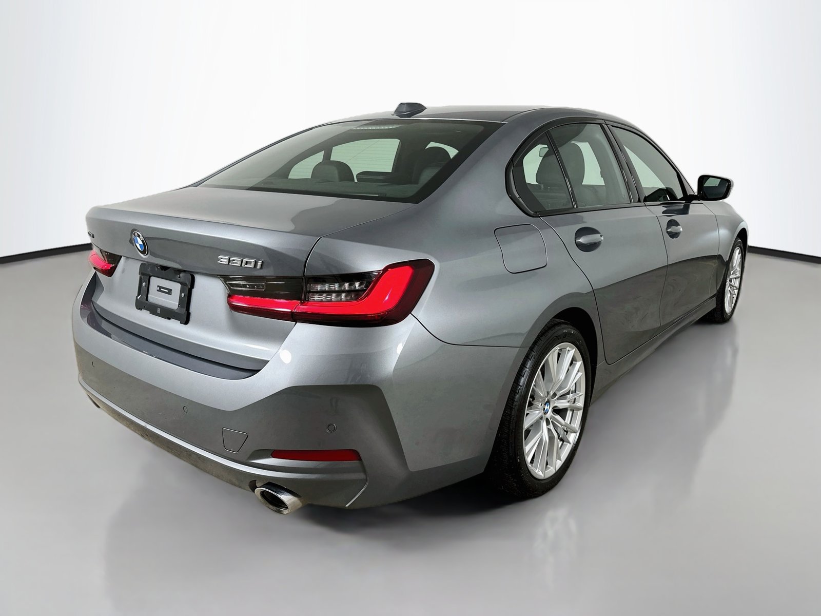 Used 2023 BMW 330i xDrive Sedan w/ Convenience Package AWD/4WD image 5