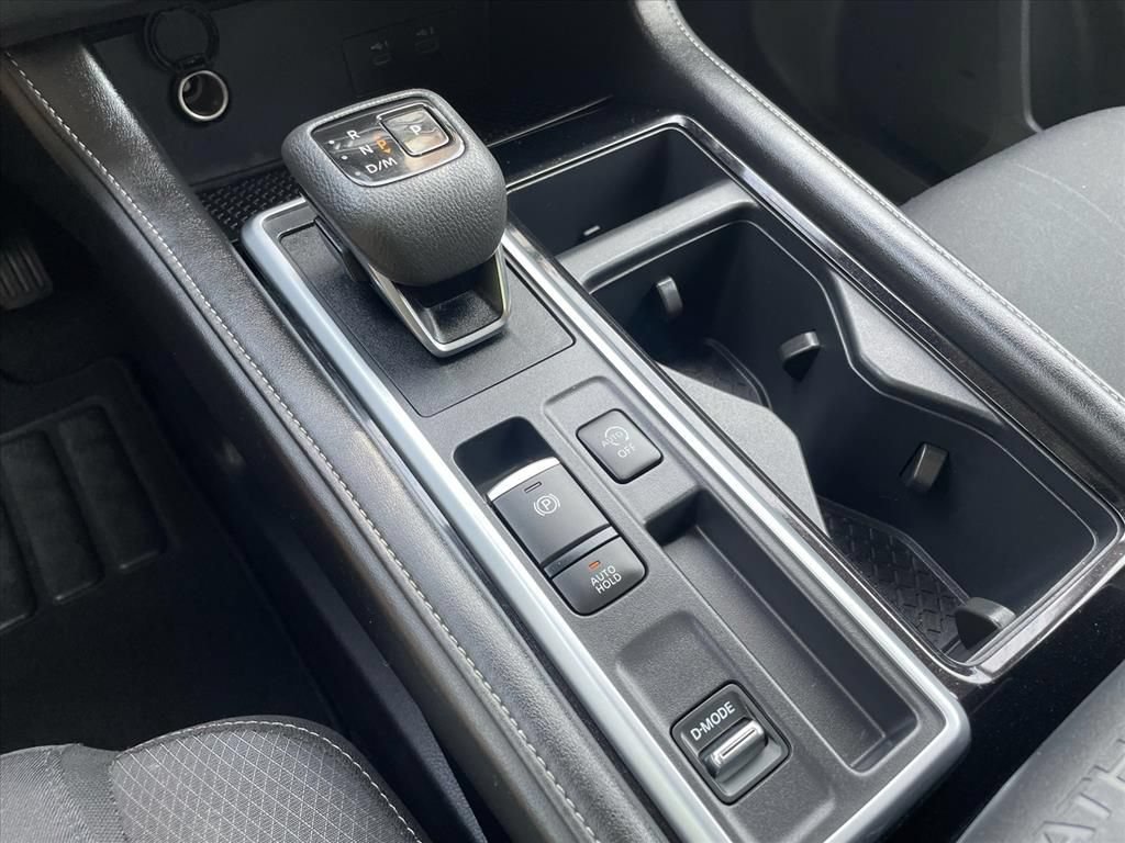 Used 2025 Nissan Pathfinder SV FWD image 11