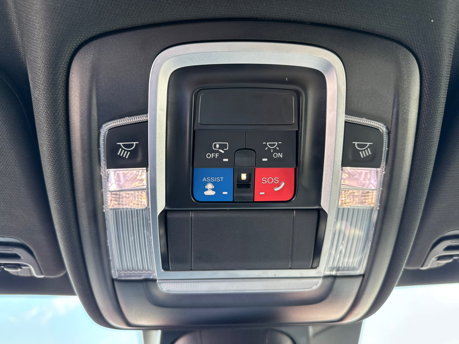 Used 2024 RAM 1500 Laramie AWD/4WD image 11