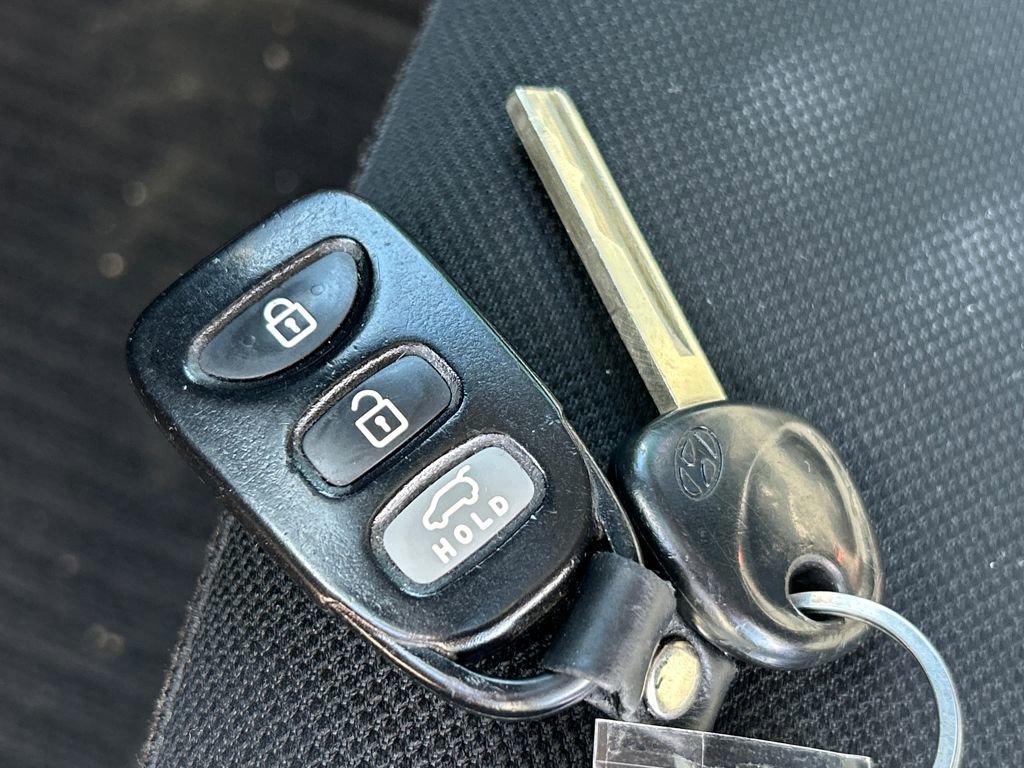 Used 2017 Hyundai Veloster image 26