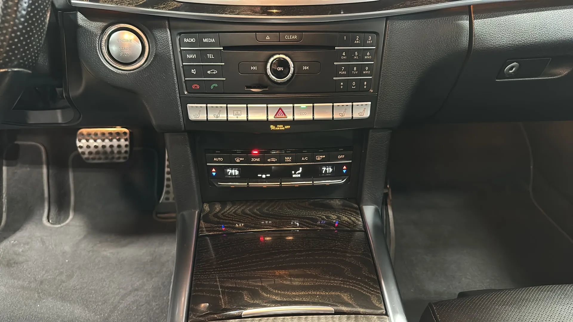 Used 2016 Mercedes-Benz E 400 4MATIC Sedan image 24