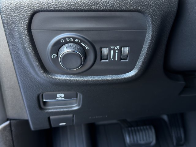 Used 2025 Jeep Grand Cherokee L Altitude AWD/4WD image 23