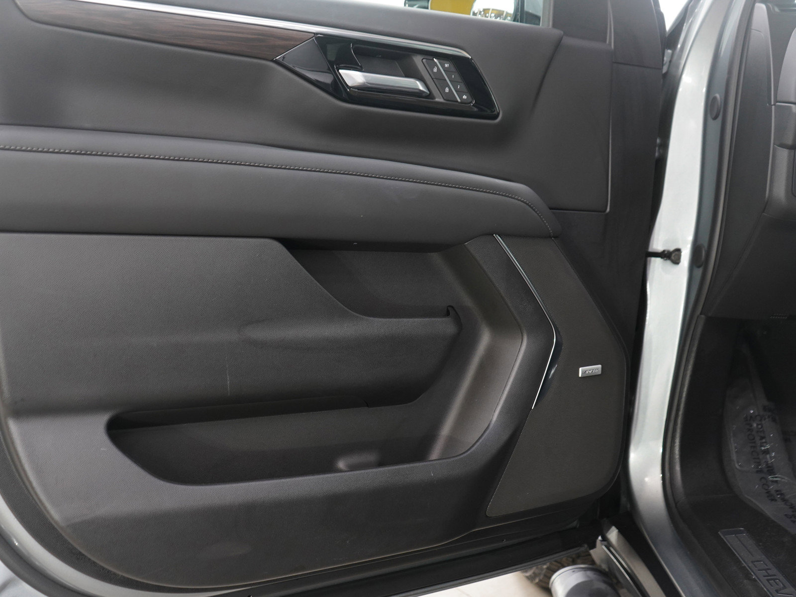 Used 2025 Chevrolet Tahoe Z71 w/ Z71 Off-Road Package image 21