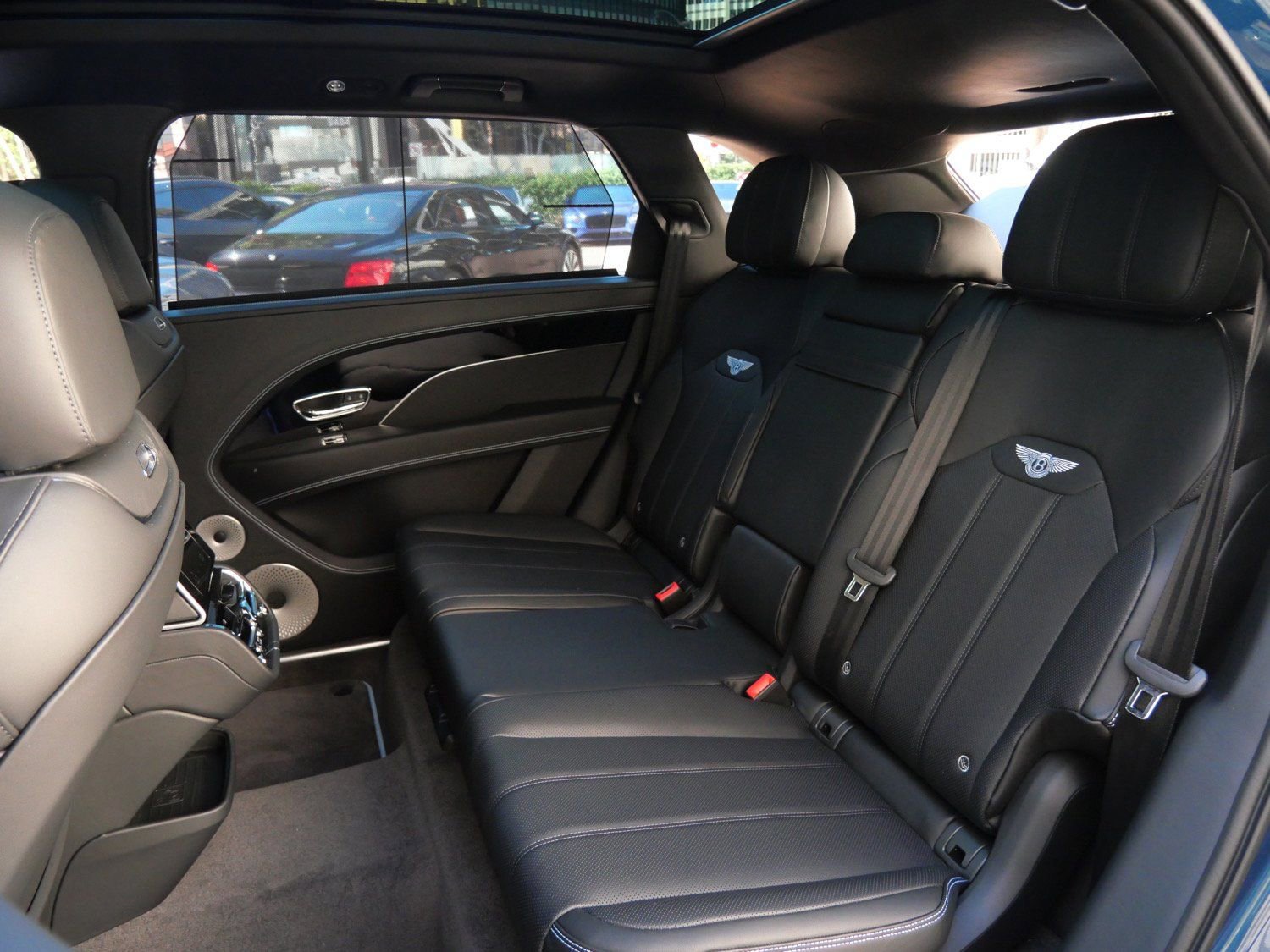 Used 2025 Bentley Bentayga Extended Wheelbase image 20