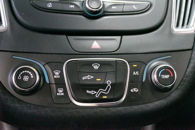 Used 2017 Chevrolet Malibu LT FWD image 25