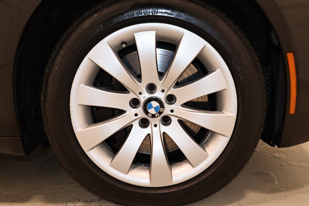 Used 2011 BMW 750Li xDrive image 40