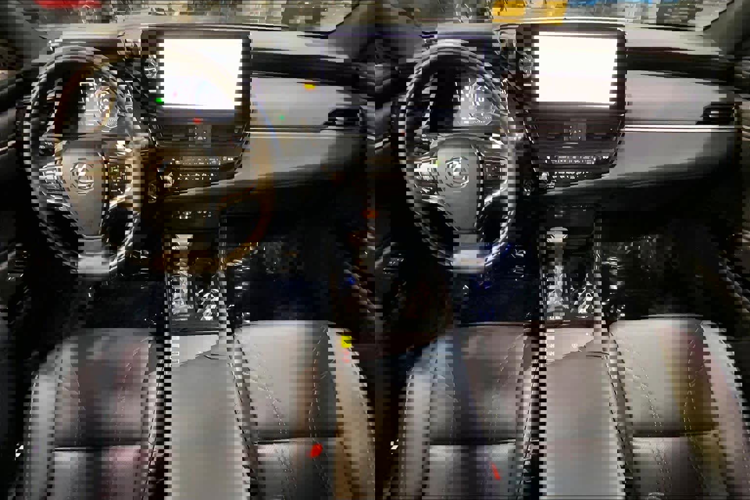 Certified 2025 Lexus ES 300h w/ Technology Package image 16