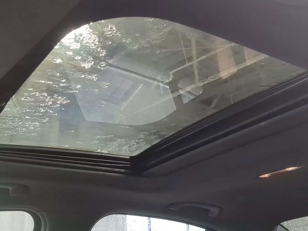 Used 2024 BMW 330i xDrive Sedan w/ Convenience Package image 34