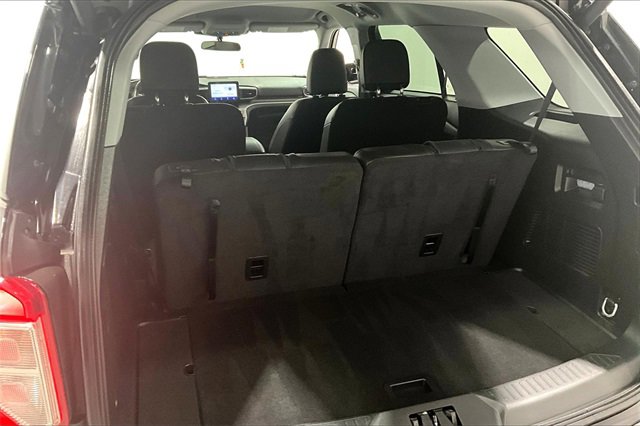 Used 2023 Ford Explorer XLT image 40