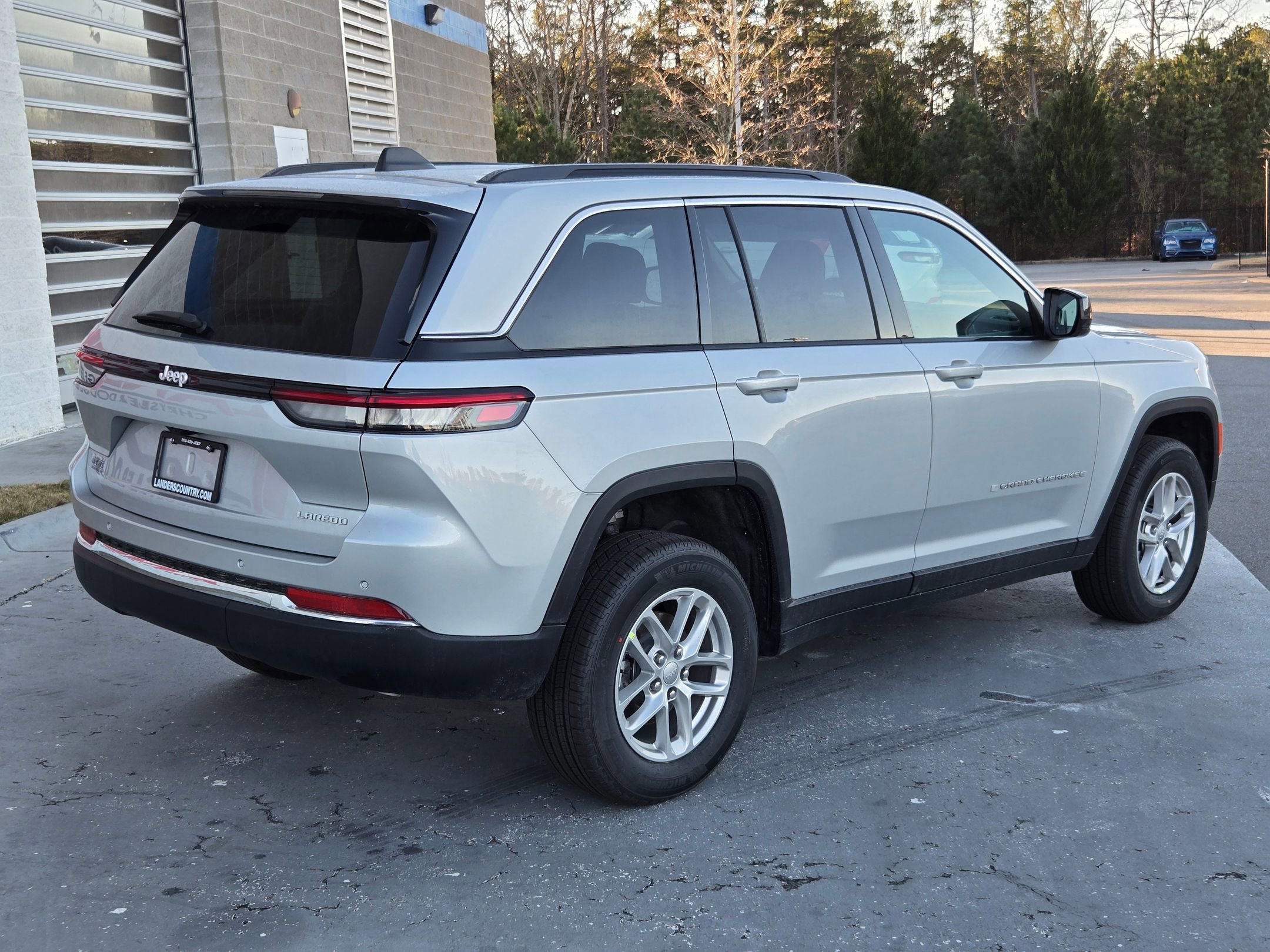 New 2025 Jeep Grand Cherokee Laredo image 7