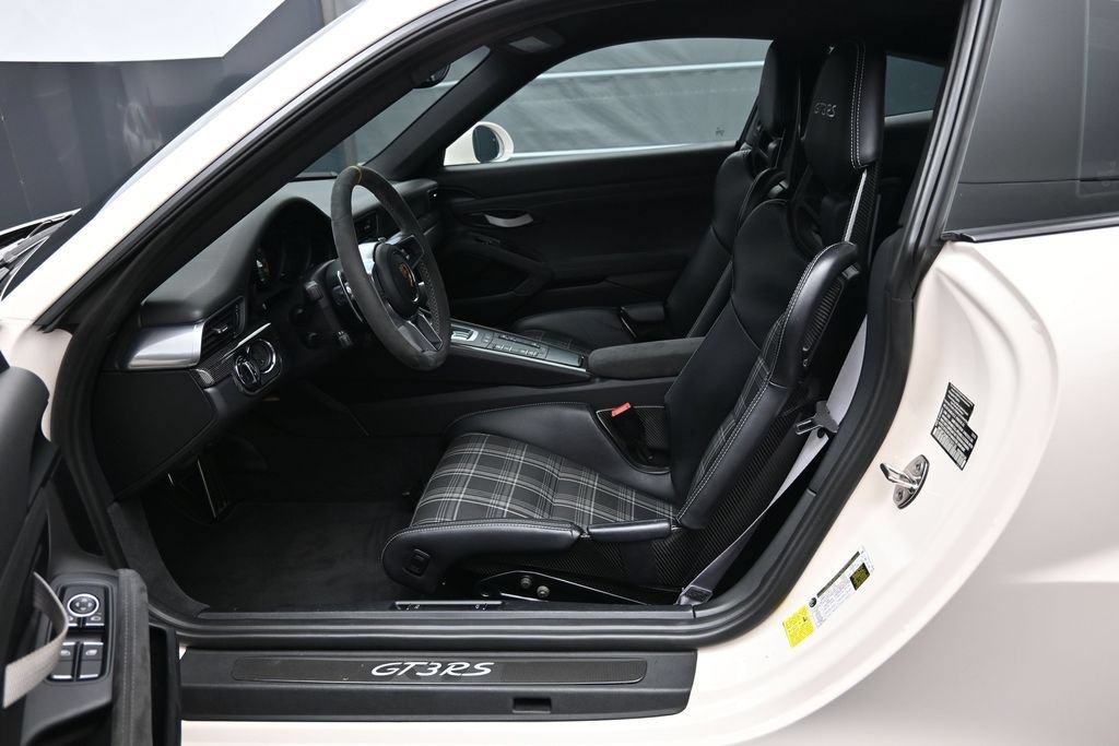 Certified 2016 Porsche 911 GT3 RS RWD image 5
